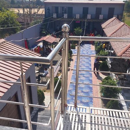 Agm Hotel And Restaurant Chaumu Экстерьер фото